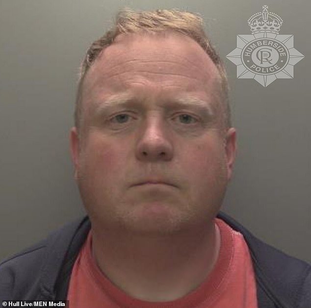 Cómo el viaje del empresario de pompas fúnebres ‘Frankenstein’ a Estados Unidos ayudó a exponer el peor escándalo funerario de la historia de Gran Bretaña, mientras se enfrenta a la cárcel por dejar que 30 cuerpos se pudran y embolsarse los gastos de cremación.