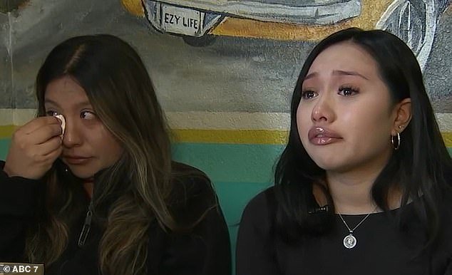 La desesperación de las hermanas cuando su padre es detenido por ICE mientras su madre sufre de cáncer cerebral en etapa cuatro