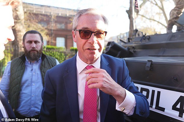 NIGEL FARAGE: Si recortamos la factura de asistencia social, PODEMOS permitirnos mantener este compromiso de pensiones