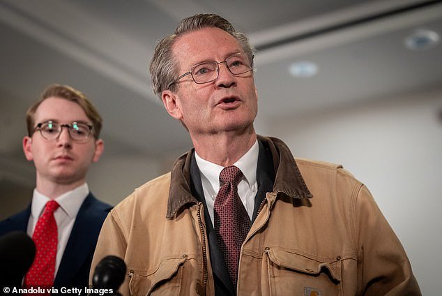 El congresista del MAGA dijo que los estadounidenses se ‘despegarían’ de las sesiones informativas con extraterrestres: ‘Estarías despierto por la noche preocupándote’