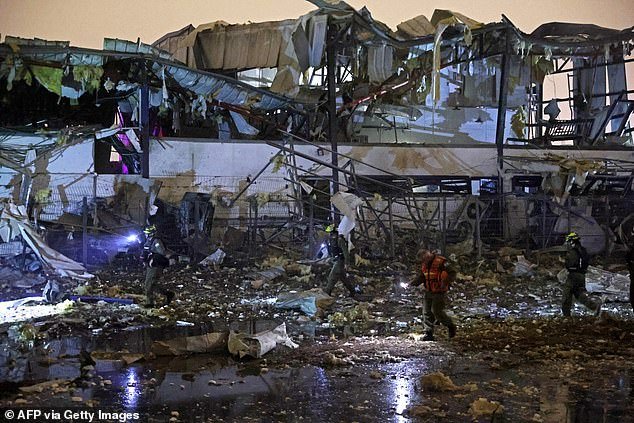 Irán todavía tiene el 50% de sus lanzadores de misiles y miles de drones y todavía puede “causar un caos absoluto” en Medio Oriente, dicen fuentes de inteligencia estadounidenses, a pesar de semanas de bombardeos.