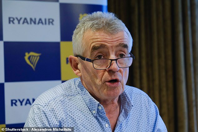 Las colas de cuatro horas para obtener pasaportes son el castigo de la UE por el Brexit, dice el jefe de Ryanair