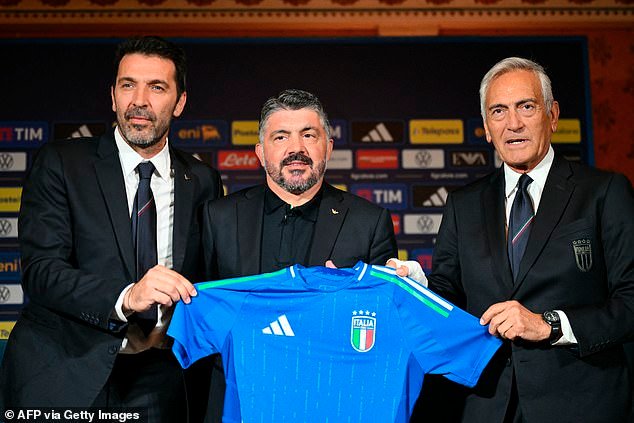 La crisis del fútbol italiano continúa mientras el entrenador Gennaro Gattuso se convierte en la última víctima de la imposibilidad de la selección nacional de clasificarse para la Copa del Mundo.