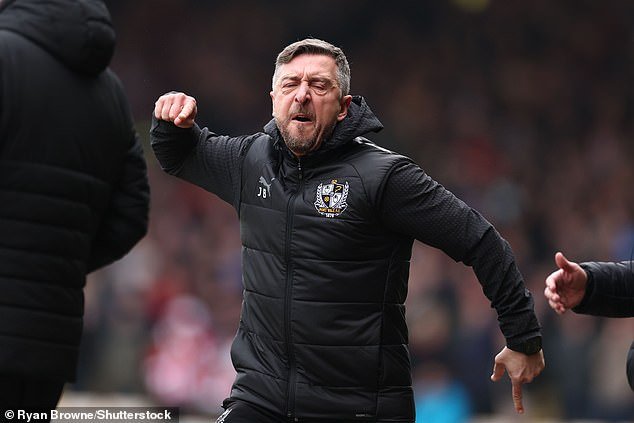 Un canguro de boxeo, una camiseta de la suerte y un ‘choque cara a cara’: cómo un equipo de Port Vale que no costó ni un centavo planea eliminar a las superestrellas del Chelsea valoradas en £1.500 millones.