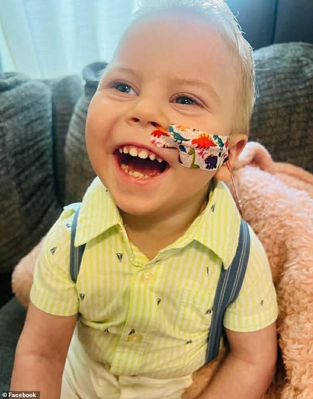 Maldad más allá de las palabras: mamá y su novio dejaron morir a un adorable niño de 4 años con necesidades especiales en su silla de ruedas en un armario debajo de las escaleras del sótano.