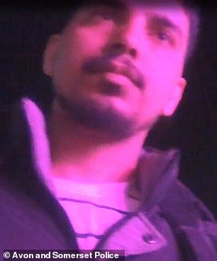 La policía intensifica las patrullas después de que una mujer fue violada en un ataque en el centro de la ciudad de Bristol, mientras se comparten imágenes de cuatro hombres buscados