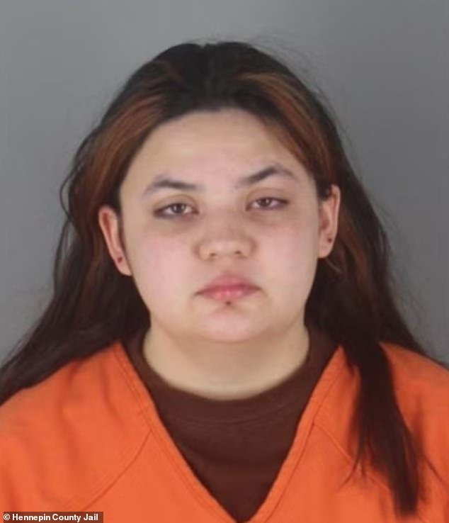 Trabajador de guardería acusado de golpear la cabeza de un niño contra la pared mientras estaba borracho