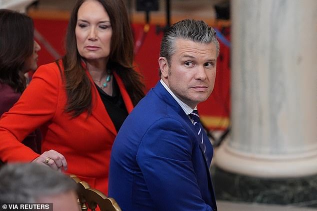 El ‘paranoico’ Pete Hegseth despidió a un alto oficial militar estadounidense en medio de la guerra con Irán ‘porque estaba amenazado por él’