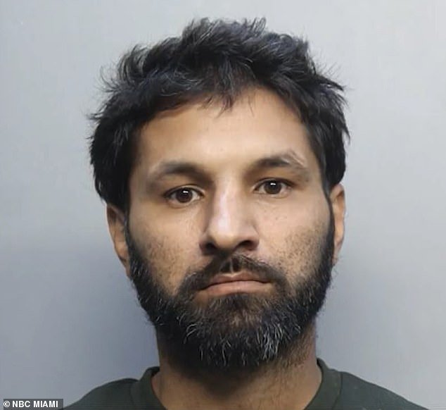 Un musulmán llamó a una familia judía “gente sucia” en el parque y luego trató de decirle a la policía que tenía derecho a hacerlo según la Primera Enmienda, dicen los fiscales.