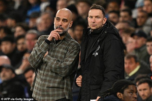 LOS DOS jugadores que el Manchester City necesita comprar este verano para luchar en los cuatro frentes la próxima temporada y convertirse en una fuerza consistente cuando el equipo de Pep Guardiola finalmente alcance sus alturas habituales, escribe JACK GAUGHAN