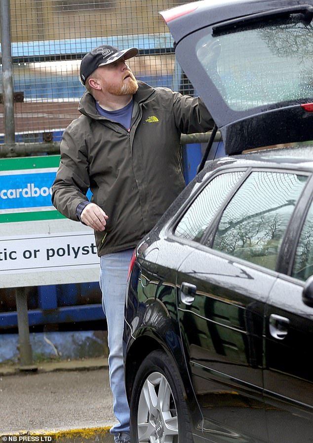 El director de la funeraria ‘Frankenstein’, detrás del peor escándalo funerario de la historia de Gran Bretaña, pasa el fin de semana de Pascua en la vanguardia antes de ir a la cárcel