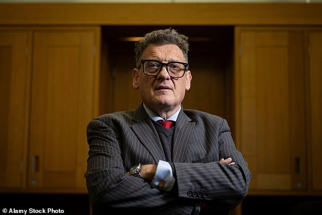 El parlamentario laborista suspendido afirma que el número 10 está detrás de la difamación sobre salud mental después de desafiar a Starmer sobre la reforma del jurado