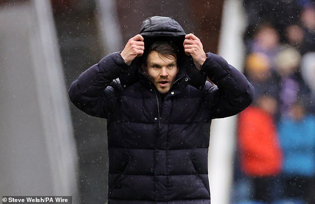 NO MIRAR AHORA: Danny Rohl observa cómo los Rangers alcanzan la cima… pero admite que se desconectará cuando sus rivales por el título Hearts y Celtic estén en acción.