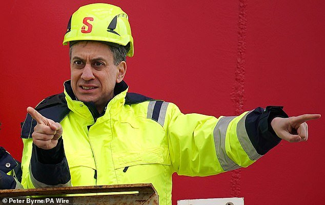 A medida que los precios del combustible se disparan, los votantes piden a Miliband que abandone su obsesión neta cero y levante la prohibición del petróleo y el gas del Mar del Norte, lo que haría TODAS nuestras vidas más fáciles.