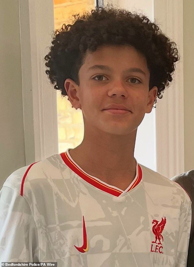 Niño de 13 años asesinado después de que ‘un auto atropelló a tres adolescentes en bicicleta y scooter’ en la foto: un hombre de 24 años y una mujer de 23 años acusados