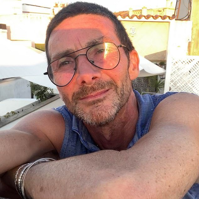 Waitrose se enfrenta a una creciente reacción tras despedir a un empleado por abordar a un ladrón de huevos de Pascua, ya que el supermercado insiste en que existe un “grave peligro para la vida” al enfrentarse a los ladrones.