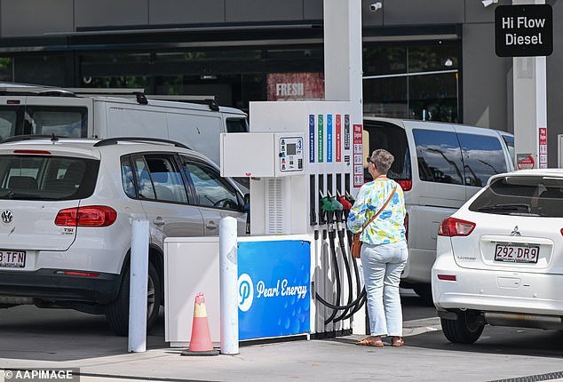 Por qué los australianos se verán obligados a racionar el combustible: sombría advertencia de un experto con un ‘punto de inflexión’ a pocos días de distancia, a pesar del nuevo acuerdo de suministro del gobierno albanés