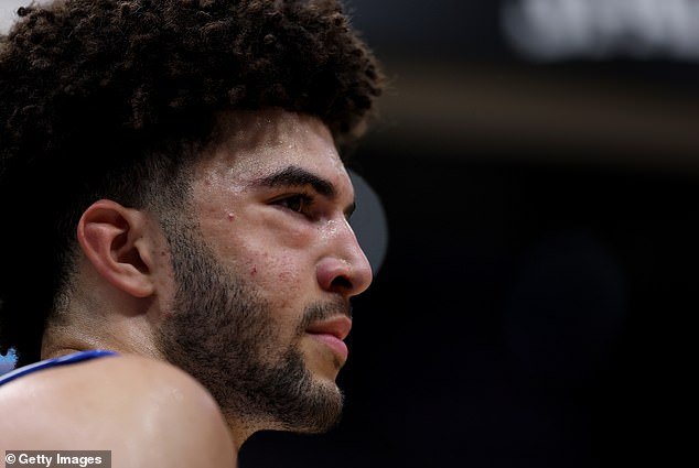 El mejor prospecto de la NBA sufrió horribles lesiones después de sufrir múltiples fracturas faciales en la derrota del March Madness.