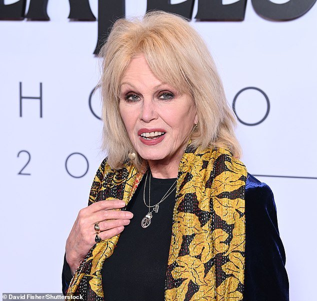Joanna Lumley fue atacada por bandidos en motocicleta en Lawless London que intentaron robar su automóvil afuera de una casa de £ 2,5 millones