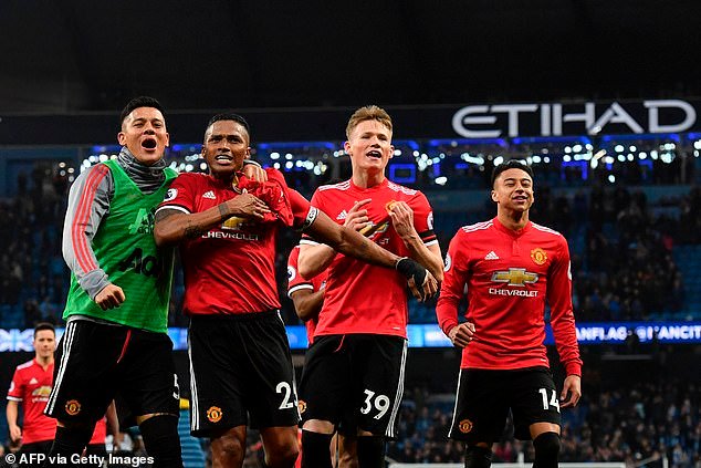 Un equipo de fútbol fuera de la liga formado por ex jugadores de la Premier League ficha al ícono del Man United