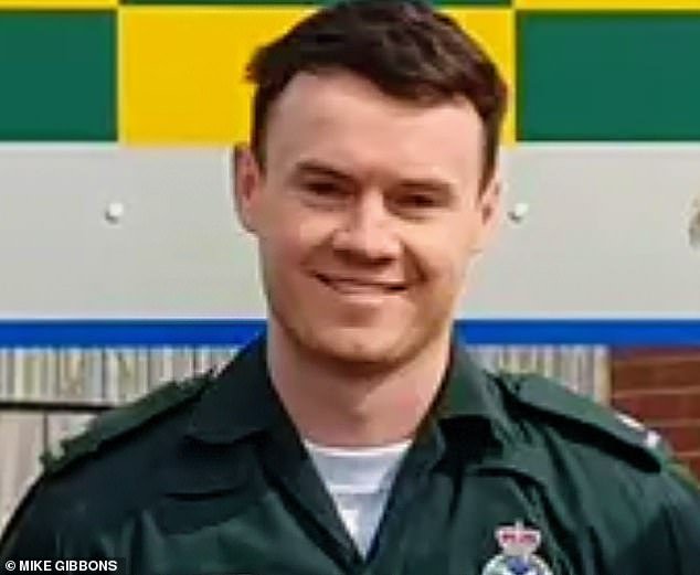 Inhabilitan al paramédico encarcelado que mató al feto de su amante embarazada inyectándole pastillas abortivas