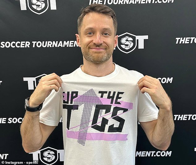 El fundador de Hashtag United, Spencer Owen, revela por qué el club de YouTube convertido en semiprofesional va en contra de la tradición al EXIGIR ser relegado, y cómo los gerentes ‘sordos’ se están equivocando: ‘Así es como se ve la propiedad responsable’