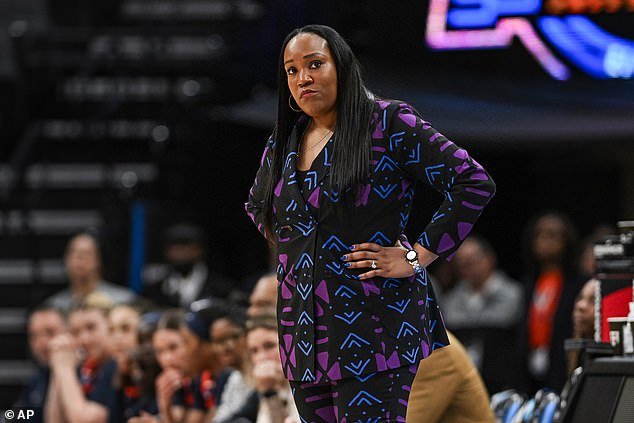 Entrenador de March Madness despedido en medio de una cultura ‘tóxica y de pesadilla’… con ‘casi TODOS los jugadores listos para irse’