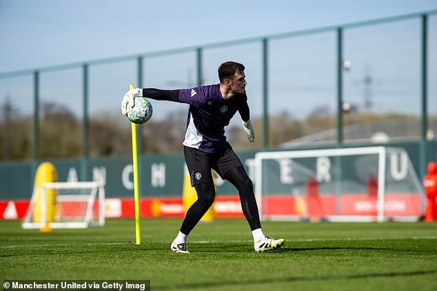 El portero gigante, el rey de las jugadas a balón parado y el joven de 17 años que rápidamente llegó a la cima: las cinco estrellas de la academia del Man United se unen al campo de entrenamiento del primer equipo y cómo pueden impresionar al irlandés Michael Carrick