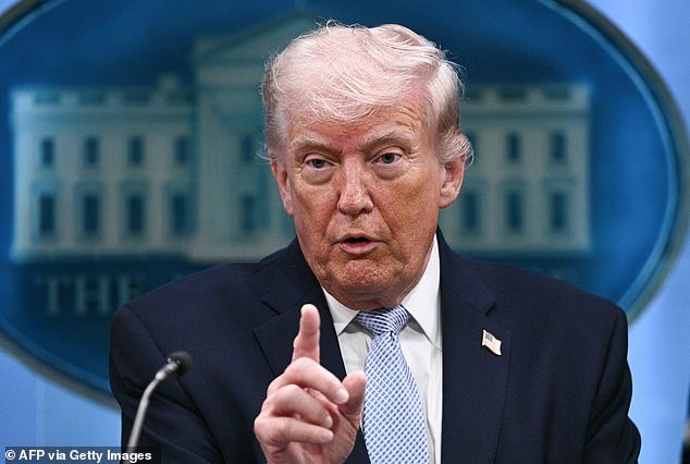 Crece la ferviente especulación de que la OMS es el denunciante “enfermo” que Trump prometió poner tras las rejas después de arriesgarse a rescatar a un piloto iraní.