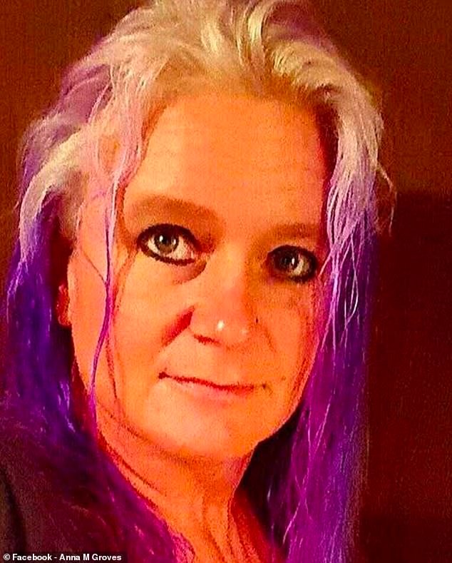 Una mujer que vive en un gallinero con su padre apuñala a un intruso que supuestamente prometió a la policía que solo quería golpearla