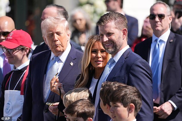 Eric Trump revela que la Biblioteca Trump incluirá una réplica exacta del salón de baile para unirse a los “edificios más sexys del mundo”