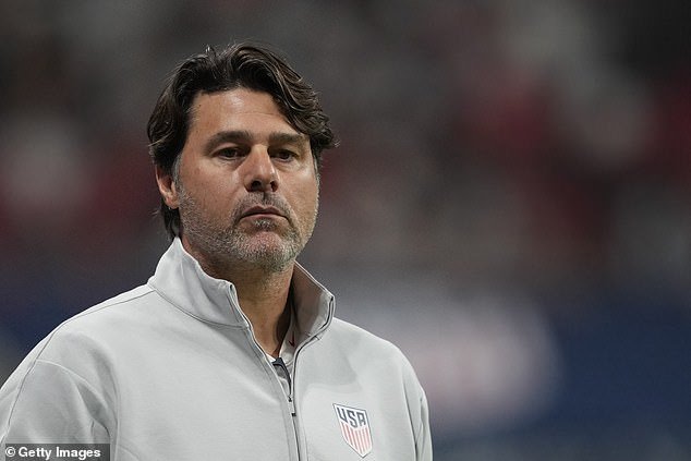 La estrella del fútbol americano teme sufrir una lesión grave mientras está en camilla… poniendo en duda sus sueños mundialistas