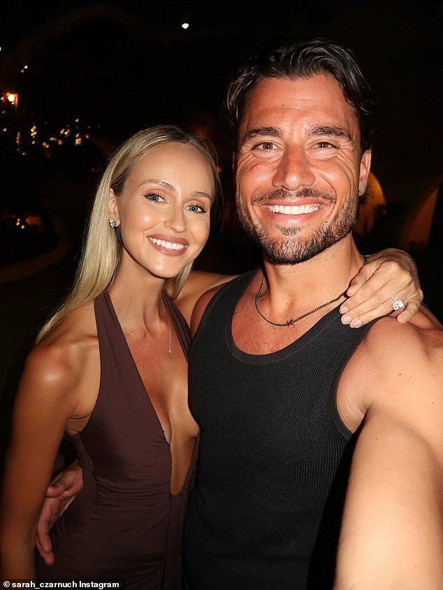 La pareja más glamorosa del cricket australiano revela la alegría del bebé al revelarse un enorme salario