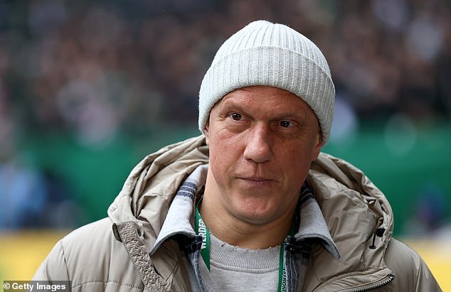 El héroe de culto de la Premier League comparte una actualización después del problema de salud luego de tres trasplantes de riñón