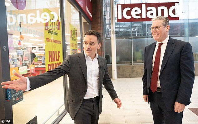 El jefe islandés Richard Walker ofrece trabajo a un trabajador de Waitrose que fue despedido después de 17 años por atacar el robo de huevos de Pascua.