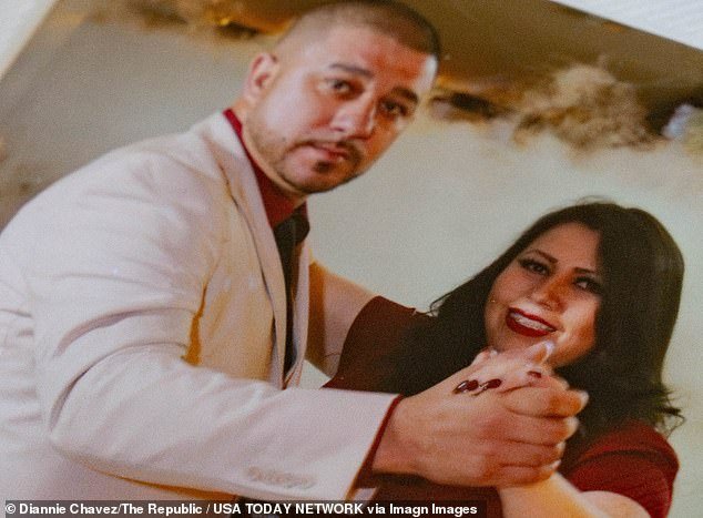 Un padre de dos niños discapacitados es deportado a México después de que ICE lo arrestó cuando se dirigía a su trabajo instalando paneles de yeso.