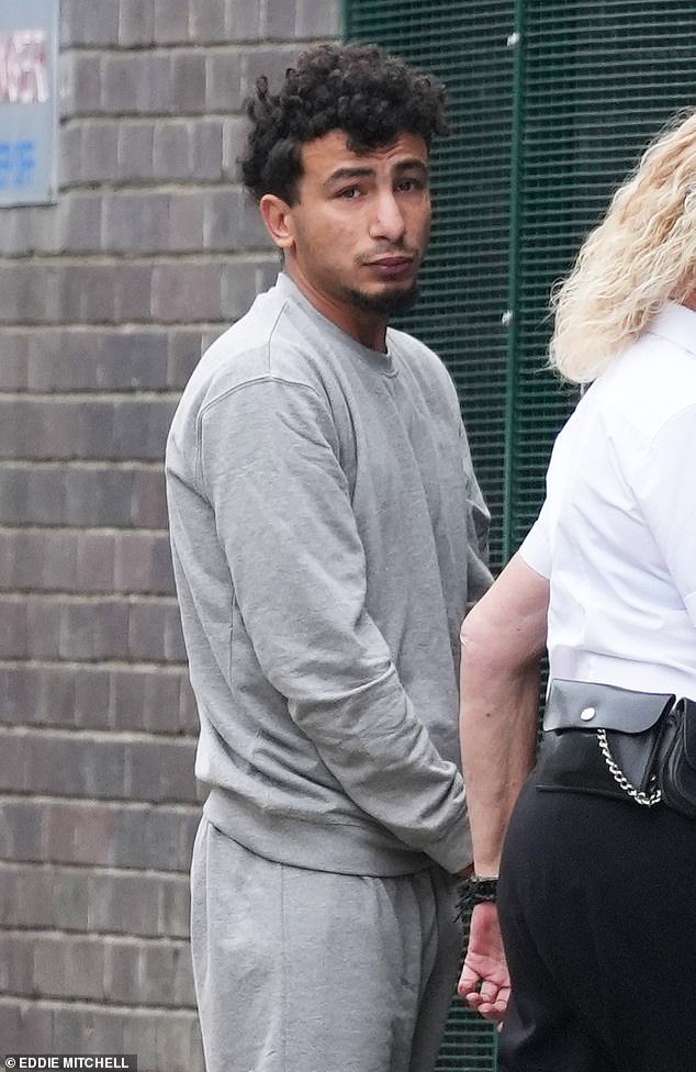 La solicitante de asilo que fue ‘violada en grupo en la playa de Brighton’ es un ‘pequeño depredador desagradable’ que trató a la víctima como ‘basura’, según escucha el tribunal