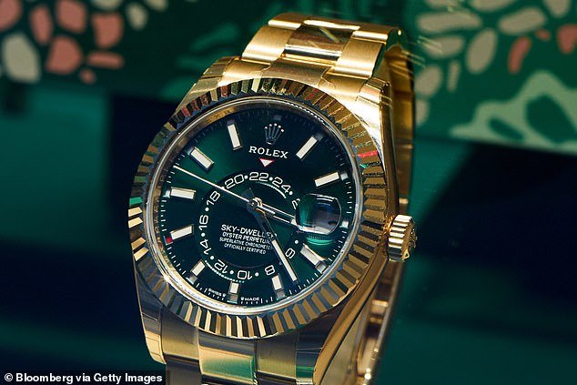 Cinco ex estrellas de la Premier League entre los siete futbolistas implicados en una ‘investigación sobre el contrabando de relojes Rolex y Patek Philippe desde Andorra’ tras ‘comprar’ los costosos artículos