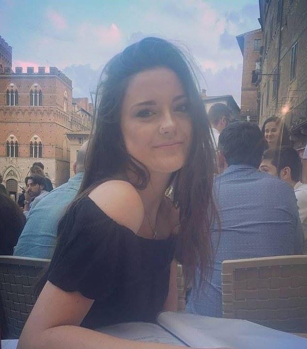 Un ejecutivo de whisky cuyo bolso contenía un huevo Fabergé de 2 millones de libras robado en un pub del Soho está “muy molesto” por el robo, dice una madre