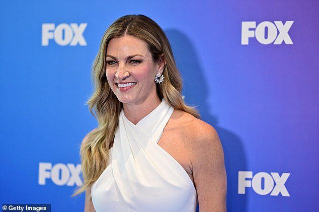 Erin Andrews revela entre lágrimas que su padre sufrió un ataque cardíaco frente a ella en Nochebuena