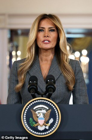 La casamentera de Melania y Donald Trump habla después de su impresionante discurso denunciando los vínculos con Epstein… y está lista para testificar bajo juramento sobre cómo se conocieron.