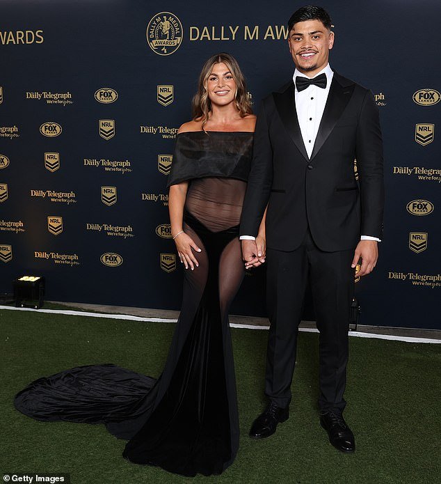 Ella dijo ¡SÍ! La pareja de Footy Power anuncia su compromiso en el puerto de Sydney