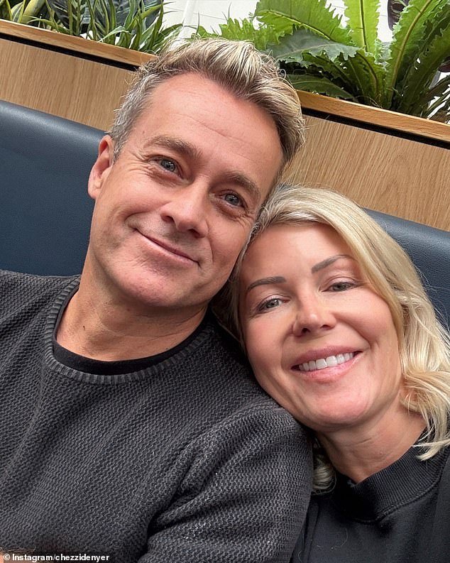 Grant Denyer transmitió BLAST para comentar sobre el accidente de Bathurst que dejó al conductor rival con la columna rota