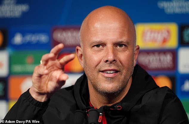 Bajo presión, Arne Slot insiste en que los jefes del Liverpool lo apoyan y “están alineados con lo que ven” a pesar del escrutinio sobre su futuro.