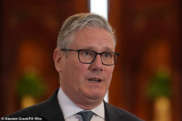 Starmer califica a la OTAN como “la alianza militar más efectiva que el mundo haya conocido” después de las amenazas de Trump de abandonar el bloque, pero admite que Europa debe hacer más