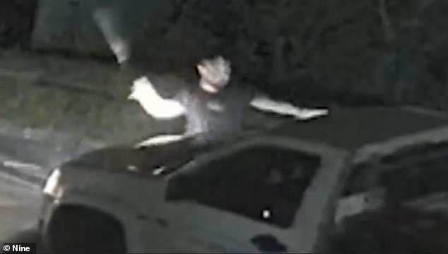 Guardias de seguridad criticados tras atacar con bates de béisbol su propio coche robado