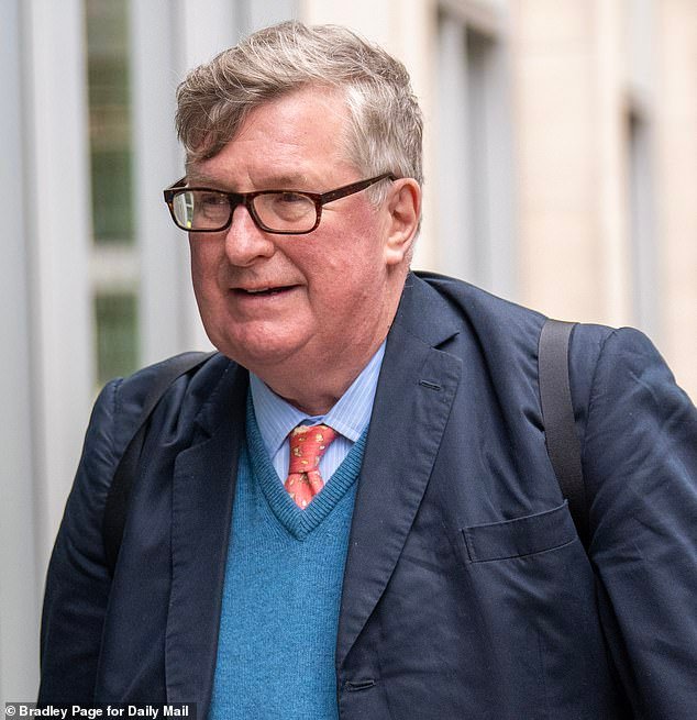 El ex administrador de fondos de cobertura Crispin Odey retira una demanda por difamación de £ 79 millones contra el Financial Times por acusaciones de que agredió sexualmente a mujeres