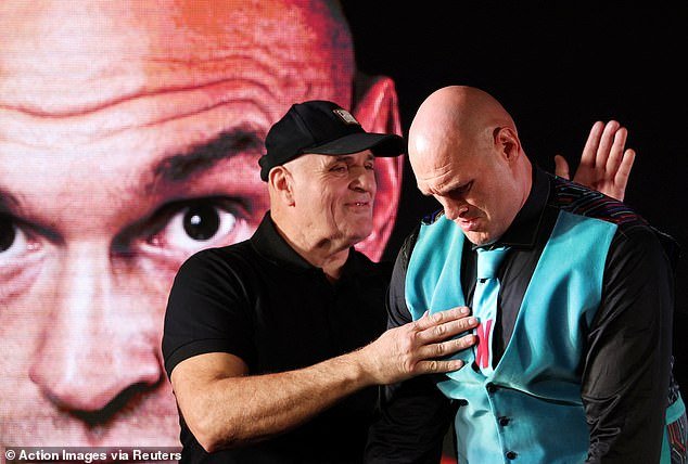 El giro del retiro que dividió a la familia Fury: la decisión de Tyson Fury de volver a boxear fue ‘difícil’ para Paris, ‘destruyó’ su relación con su padre John… ¡e incluso Tommy no quiere que pelee!