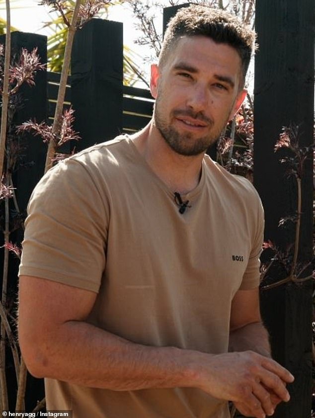 Henry Agg, entusiasta de la jardinería televisiva, revela cómo recurrió a la tierra para convertirse en un autor de best sellers después de que cinco amigos se suicidaran y él sufriera un ataque de nervios.