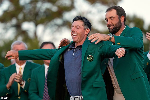 ¿Quién le dará a Rory McIlroy su chaqueta verde si vuelve a ganar el Masters? Los fanáticos quedaron desconcertados después de que el actual campeón tomara ventaja de SEIS golpes, como se reveló una regla poco conocida